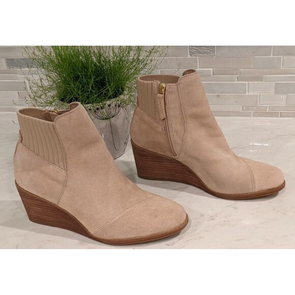 Toms #10016838 Women's "Sadie" Side Zipper "Sand" Suede Comfort Wedge Boots 7.5 - Picture 1 of 13